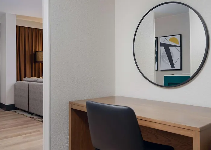 Embassy Suites By Hilton Memphis East Germantown Area
