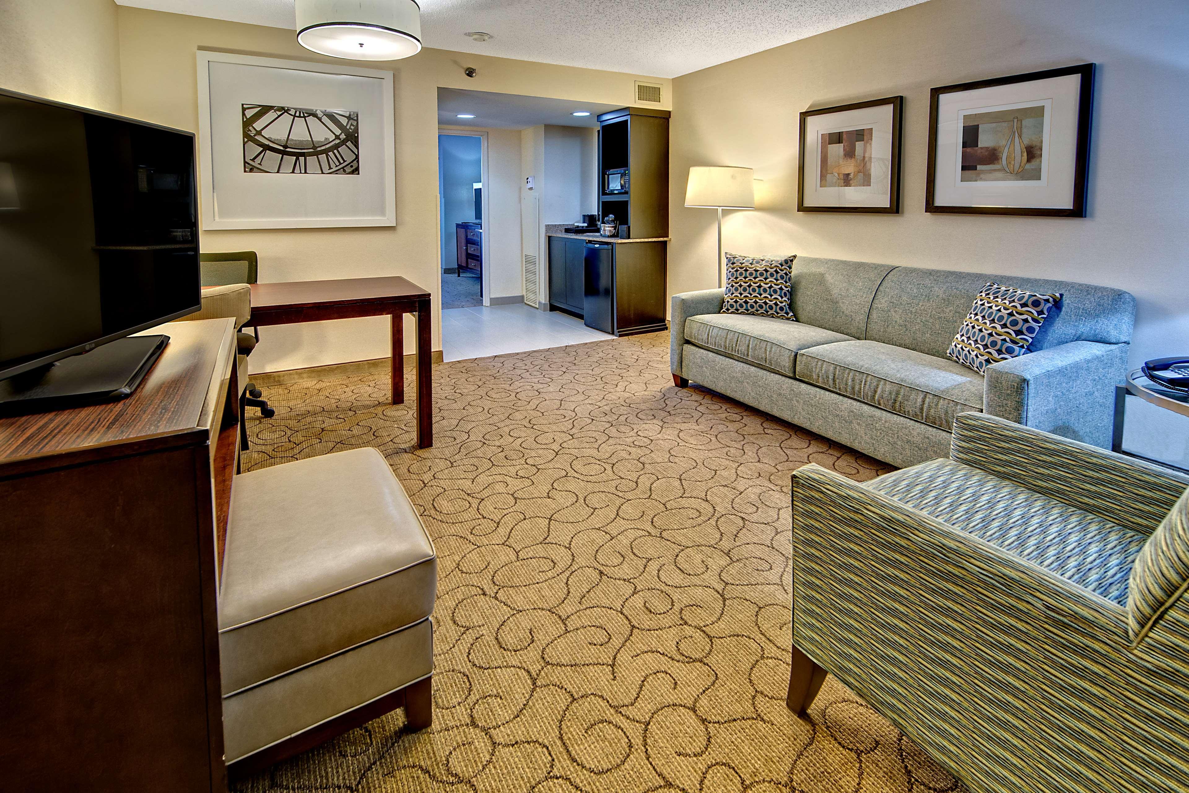 Hotel Embassy By Hilton East Germantown Area