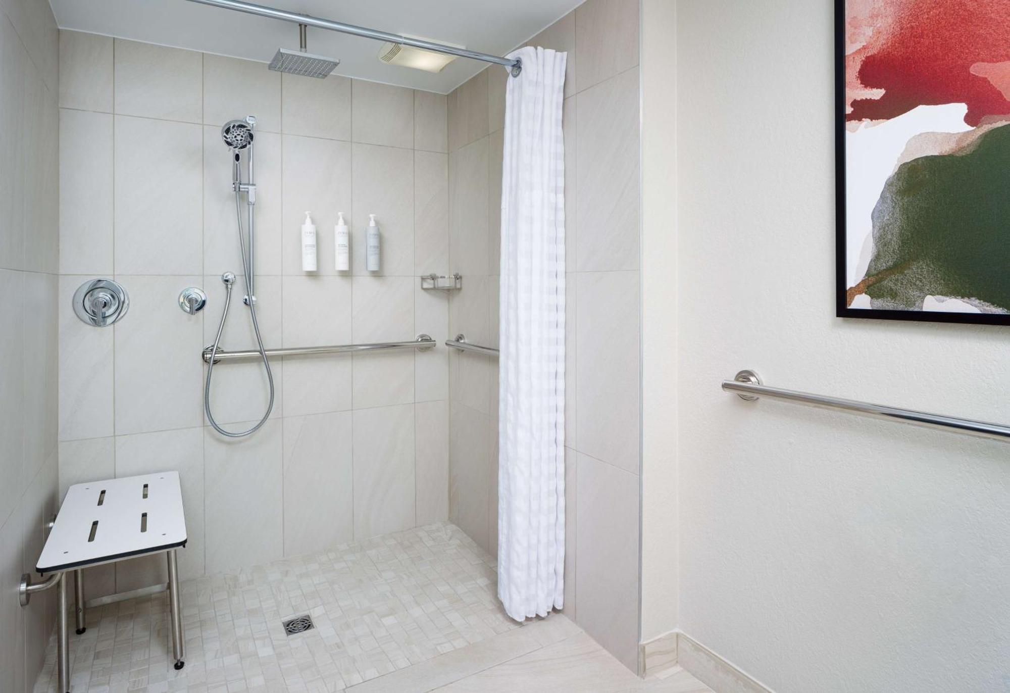Embassy By Hilton East Germantown Area 3*