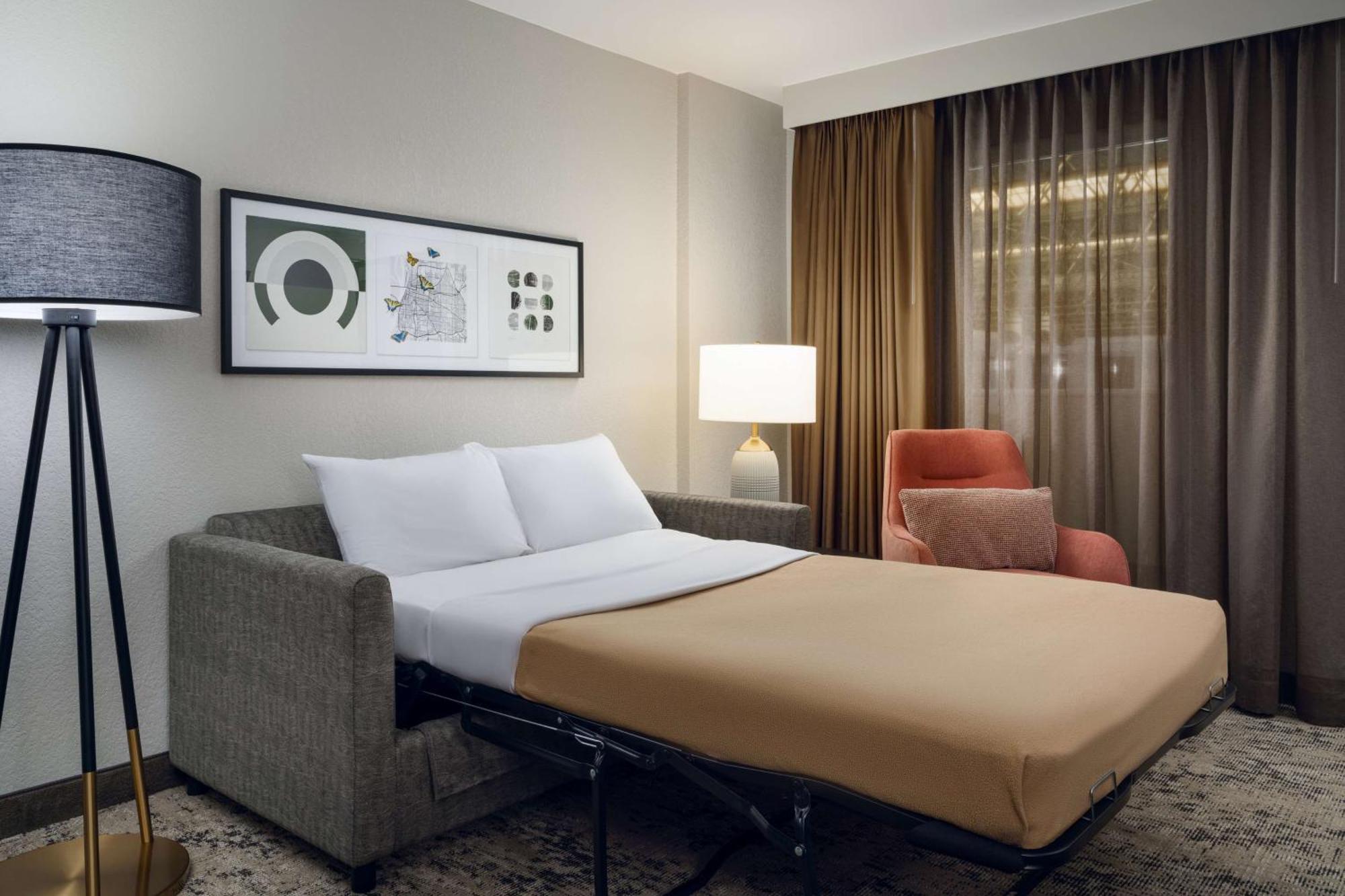 Hotel Embassy By Hilton East Germantown Area 3*