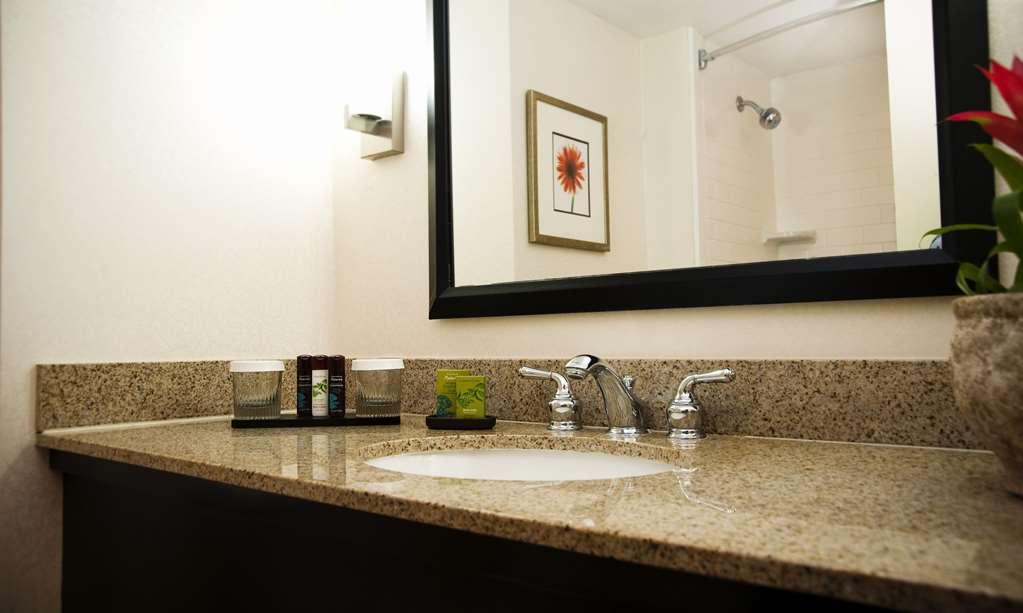 Hotel Embassy By Hilton East Germantown Area 3*