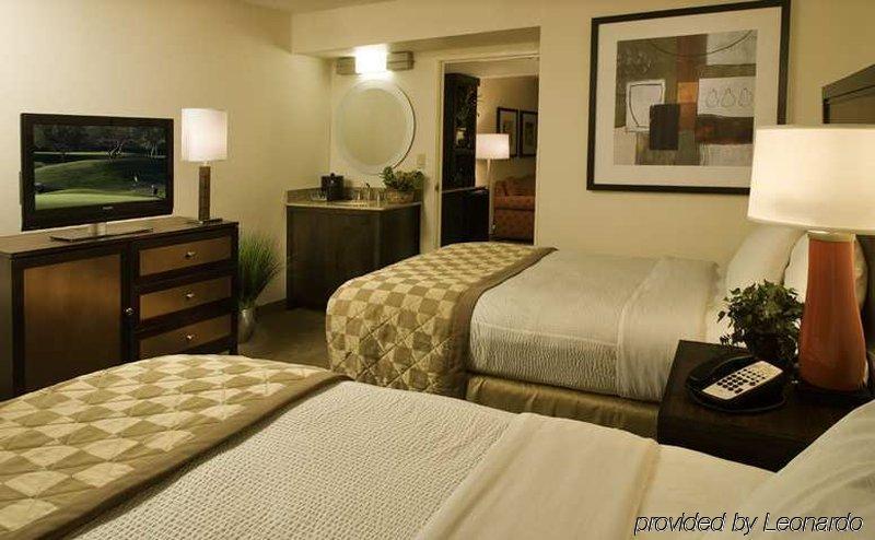 Hotel Embassy By Hilton East Germantown Area 3*