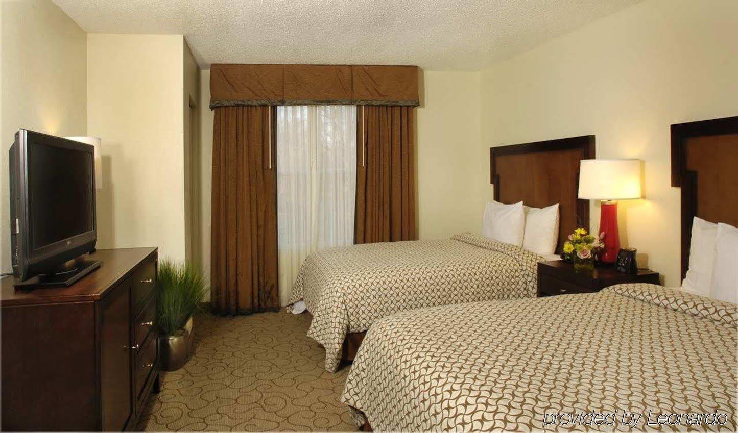Hotel Embassy By Hilton East Germantown Area 3*