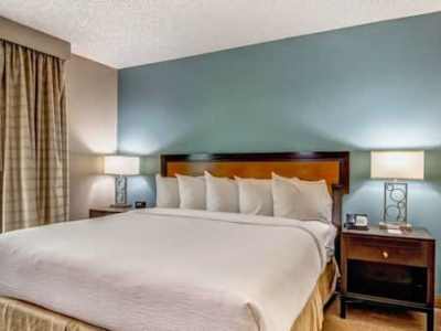 Hotel Embassy By Hilton East Germantown Area